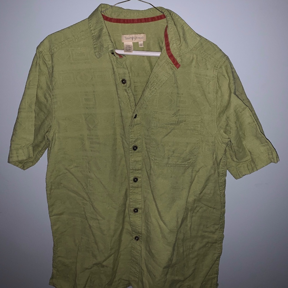 Size M Territory Ahead Short Sleeve Button Down
